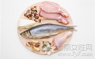 胃痛吃什么食物好(胃痛时选择食物指南：缓解不适，恢复健康)